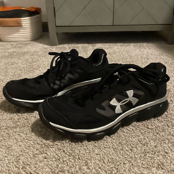 Under Armor Sneakers - Picture 2 of 6